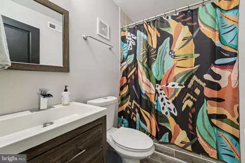 Bath - 147 N Streeper St, Baltimore, MD 21224 photo 1 of 3