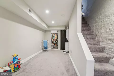 Entry Way - 147 N Streeper St, Baltimore, MD 21224 photo 9 of 9