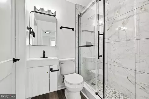 Bath - 3619 Dudley Ave, Baltimore, MD 21213 photo 2 of 5