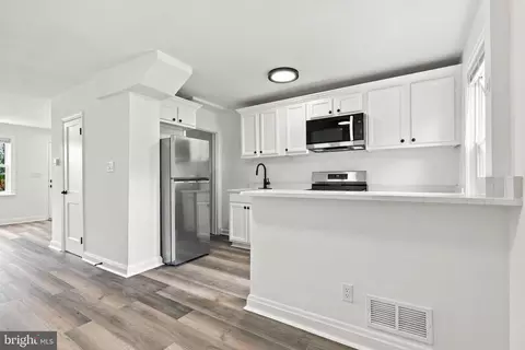 Entry Way - 3619 Dudley Ave, Baltimore, MD 21213 photo 5 of 9