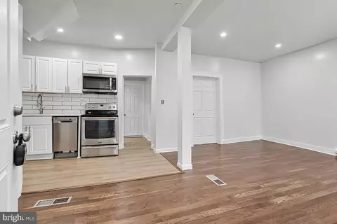 Entry Way - 2444 Callow Ave, Baltimore, MD 21217 photo 1 of 13