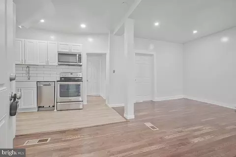 Entry Way - 2444 Callow Ave, Baltimore, MD 21217 photo 10 of 13