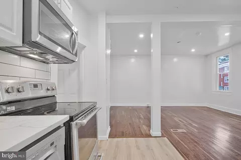 Entry Way - 2444 Callow Ave, Baltimore, MD 21217 photo 7 of 13