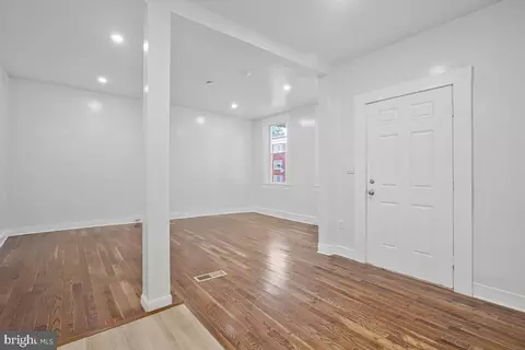 Entry Way - 2444 Callow Ave, Baltimore, MD 21217 photo 6 of 13