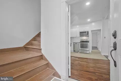 Entry Way - 2444 Callow Ave, Baltimore, MD 21217 photo 11 of 13