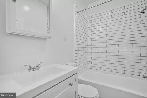 Bath - 2444 Callow Ave, Baltimore, MD 21217 photo 2 of 2