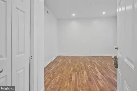 Entry Way - 2444 Callow Ave, Baltimore, MD 21217 photo 3 of 13