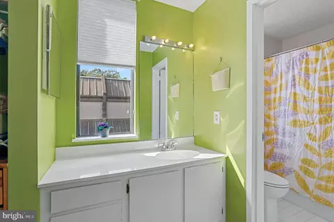 Bath - 2350 Sorrel Ct, Baltimore, MD 21209 photo 2 of 3