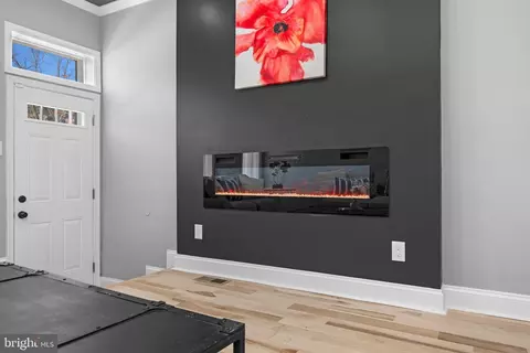 Entry Way - 1518 N Wolfe St, Baltimore, MD 21213 photo 3 of 12