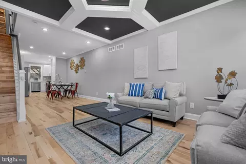 Entry Way - 1518 N Wolfe St, Baltimore, MD 21213 photo 4 of 12
