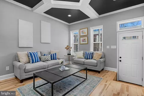 Entry Way - 1518 N Wolfe St, Baltimore, MD 21213 photo 2 of 12