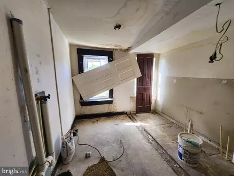 Entry Way - 1719 Baker St, Baltimore, MD 21217 photo 6 of 6