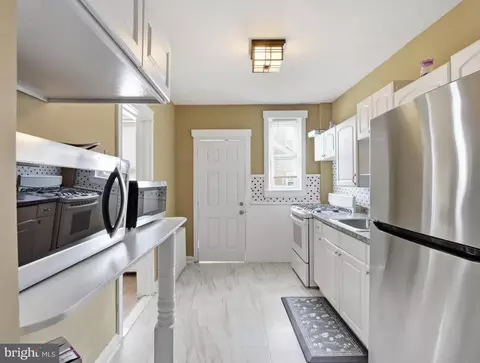 Entry Way - 3406 Erdman Ave, Baltimore, MD 21213 photo 4 of 5