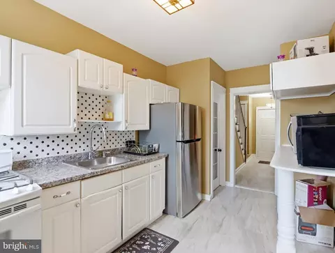 Entry Way - 3406 Erdman Ave, Baltimore, MD 21213 photo 3 of 5