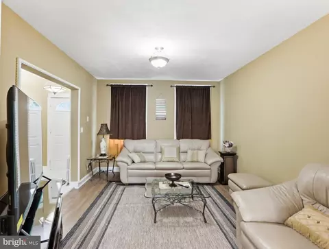 Entry Way - 3406 Erdman Ave, Baltimore, MD 21213 photo 2 of 5