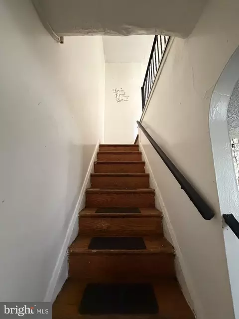 Entry Way - 5356 Cuthbert Ave, Baltimore, MD 21215 photo 5 of 13