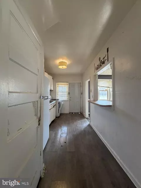Entry Way - 5356 Cuthbert Ave, Baltimore, MD 21215 photo 2 of 13