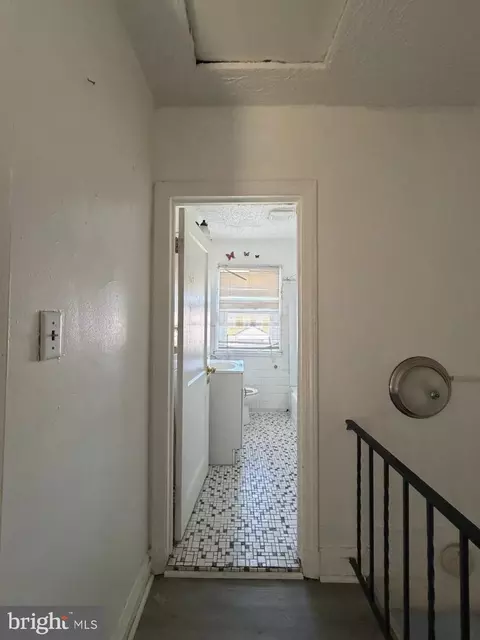 Entry Way - 5356 Cuthbert Ave, Baltimore, MD 21215 photo 11 of 13