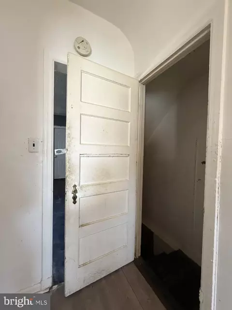 Entry Way - 5356 Cuthbert Ave, Baltimore, MD 21215 photo 9 of 13
