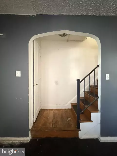 Entry Way - 5356 Cuthbert Ave, Baltimore, MD 21215 photo 6 of 13