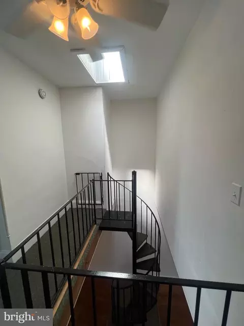 Entry Way - 2014 Park Ave, Baltimore, MD 21217 photo 3 of 5