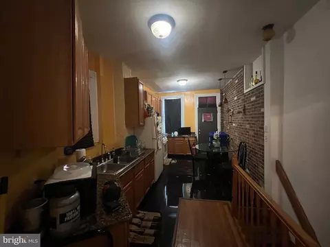 Entry Way - 2014 Park Ave, Baltimore, MD 21217 photo 2 of 5