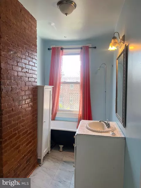 Bath - 2014 Park Ave, Baltimore, MD 21217 photo 3 of 3
