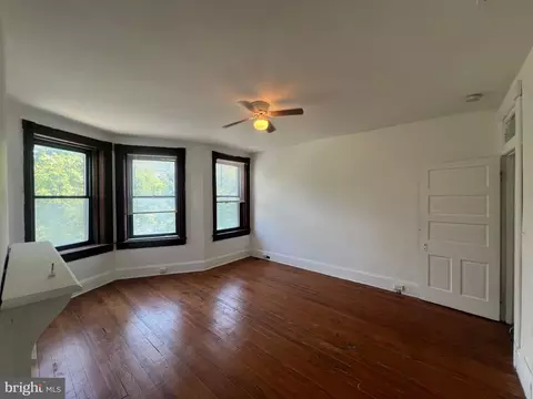 Living - 2014 Park Ave, Baltimore, MD 21217 photo 1 of 2