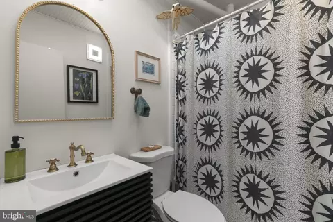Bath - 1702 Jackson St, Baltimore, MD 21230 photo 2 of 2