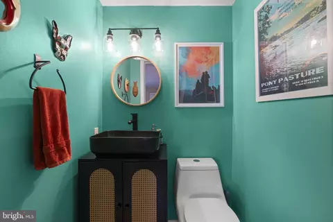 Bath - 1702 Jackson St, Baltimore, MD 21230 photo 1 of 2