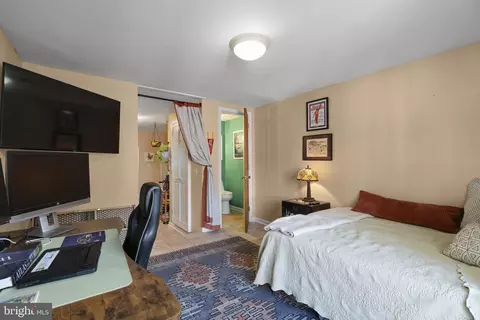 Bedroom - 1702 Jackson St, Baltimore, MD 21230 photo 2 of 6