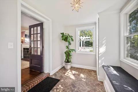 Entry Way - 7 Goodale Pl, Baltimore, MD 21212 photo 3 of 5