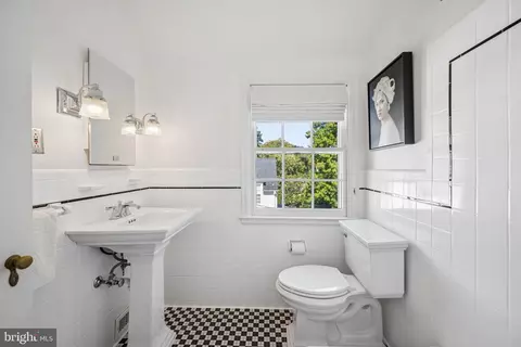 Bath - 7 Goodale Pl, Baltimore, MD 21212 photo 3 of 5