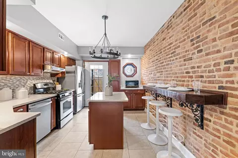 Kitchen - 637 S Belnord Ave, Baltimore, MD 21224 photo 1 of 4