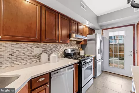 Kitchen - 637 S Belnord Ave, Baltimore, MD 21224 photo 3 of 4