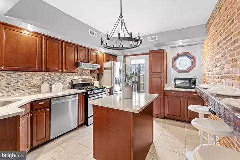 Kitchen - 637 S Belnord Ave, Baltimore, MD 21224 photo 2 of 4