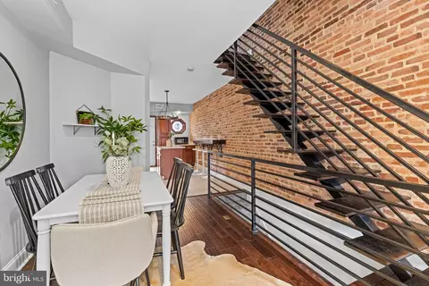 Entry Way - 637 S Belnord Ave, Baltimore, MD 21224 photo 1 of 6