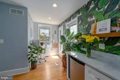 Entry Way - 17 E Ostend St, Baltimore, MD 21230 photo 4 of 6