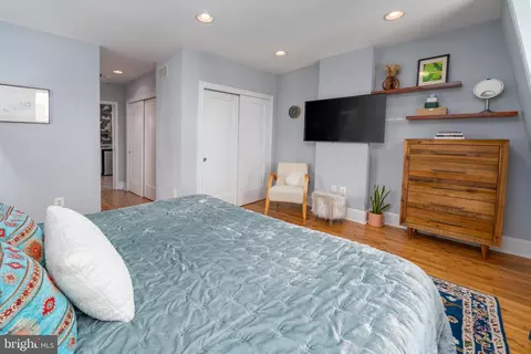 Bedroom - 17 E Ostend St, Baltimore, MD 21230 photo 6 of 7