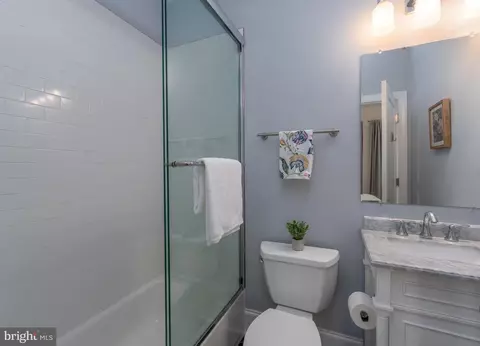 Bath - 17 E Ostend St, Baltimore, MD 21230 photo 3 of 4