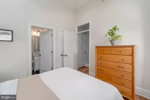 Bedroom - 17 E Ostend St, Baltimore, MD 21230 photo 3 of 7