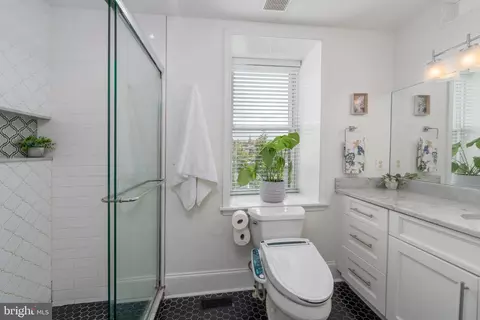 Bath - 17 E Ostend St, Baltimore, MD 21230 photo 4 of 4