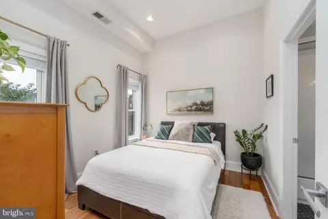 Bedroom - 17 E Ostend St, Baltimore, MD 21230 photo 1 of 7