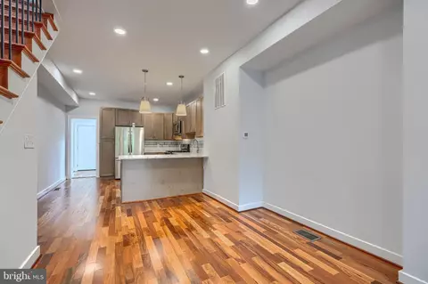 Entry Way - 4329 Falls Rd, Baltimore, MD 21211 photo 1 of 4