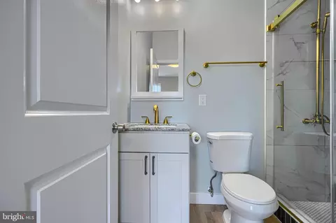 Bath - 4329 Falls Rd, Baltimore, MD 21211 photo 3 of 8
