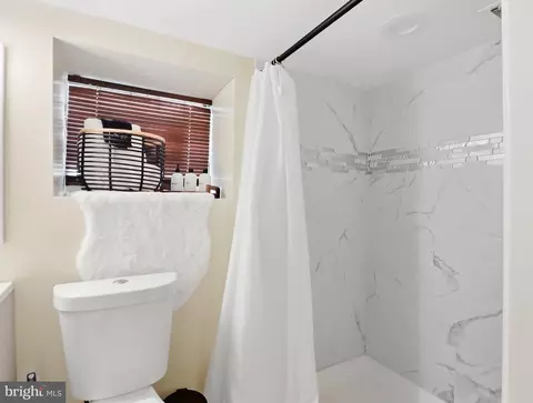 Bath - 4216 Elderon Ave, Baltimore, MD 21215 photo 4 of 5