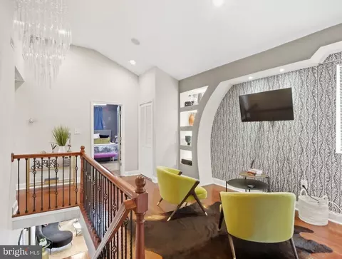 Entry Way - 4216 Elderon Ave, Baltimore, MD 21215 photo 4 of 8