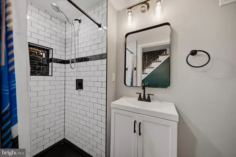 Bath - 1370 Limit Ave, Baltimore, MD 21239 photo 2 of 3