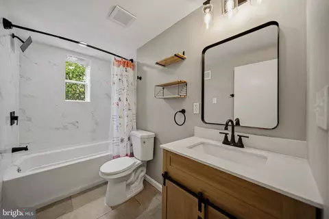 Bath - 1370 Limit Ave, Baltimore, MD 21239 photo 1 of 3