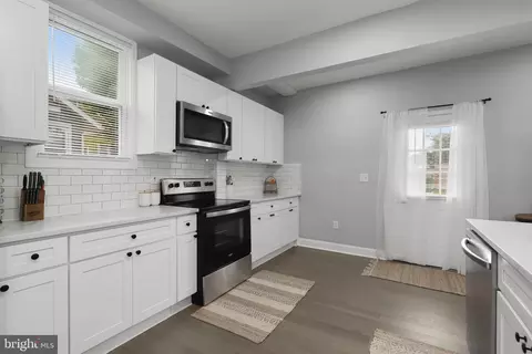 Entry Way - 2923 Silver Hill Ave, Baltimore, MD 21207 photo 9 of 13